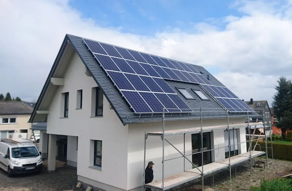 Photovoltaik auf Schiefer: Lösungen, Empfehlungen aus der Praxis & wichtige Hinweise 5 KLE Energie GmbH